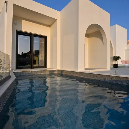 Artium Villa With Outdoor Pool By K&K